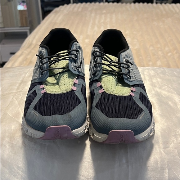 Stylish Women's Athletic Shoes in Mint and Navy - Picture 4 of 6